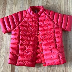 Vineyard Vines channeled short sleeve puffer coat